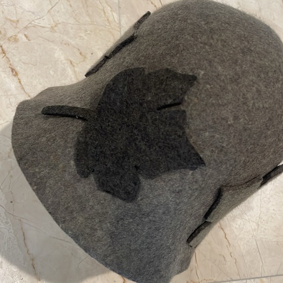 Made in Italy 100% Wool leaf design bucket hat - Picture 2 of 7
